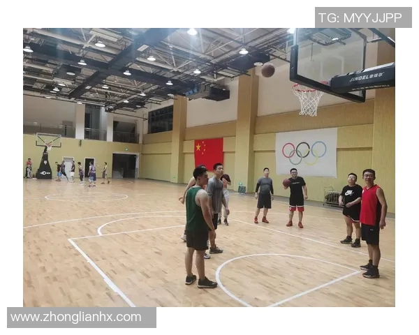 兄弟情深在篮球场上挥洒汗水共同追逐梦想的青春岁月 兄弟情深在篮球场上挥洒汗水共同追逐梦想的青春岁月